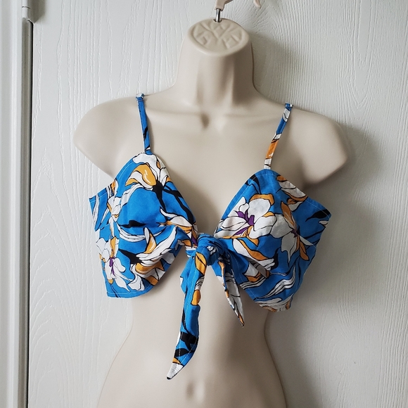 J.O.A. Lapa Blue Tie Front Smocked Crop Top - Picture 3 of 10